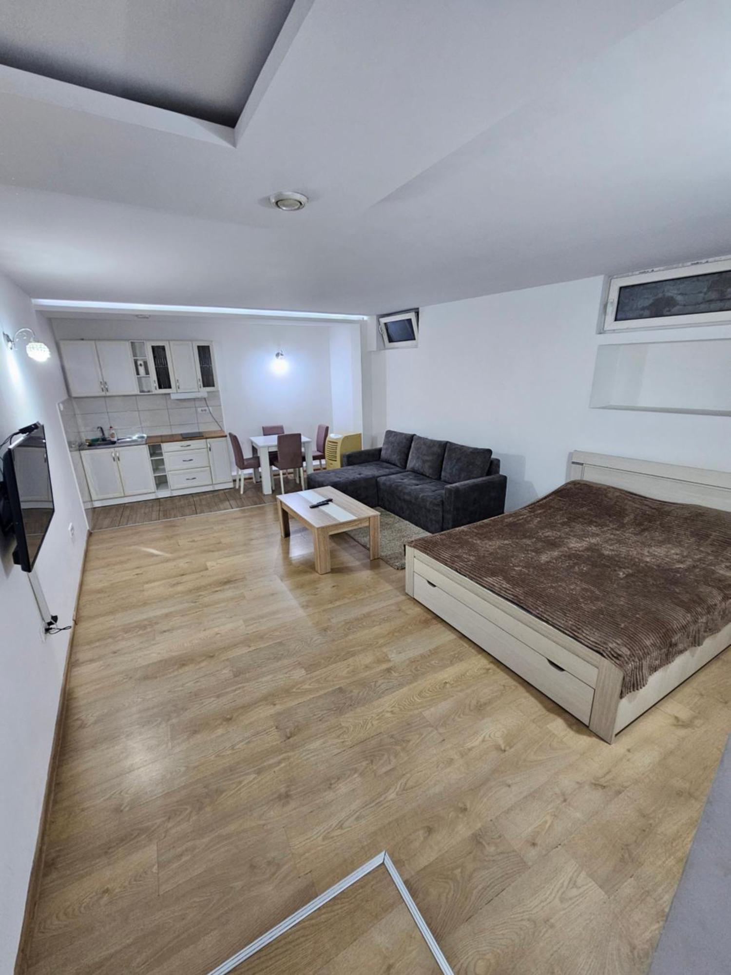 Viktor 2 Jacuzzi Apartment *
